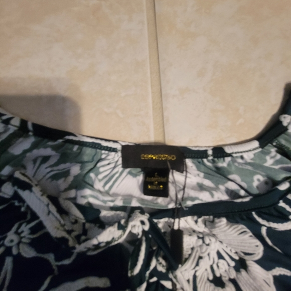 Women Top - Picture 3 of 3